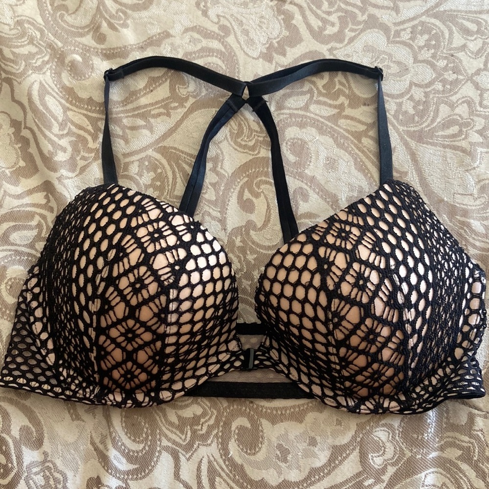 Victoria’s Secret very sexy push-up pigeonnat 34C and v-string